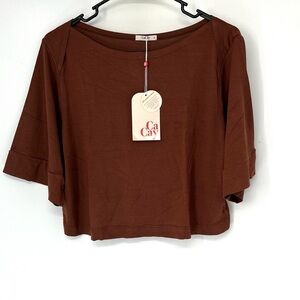 Cacay NWT women’s cropped manga top medium